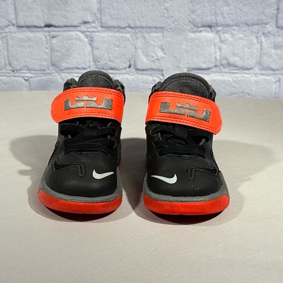Nike Toddler Labron Soldier 7 size 6 black and red - Picture 2 of 6